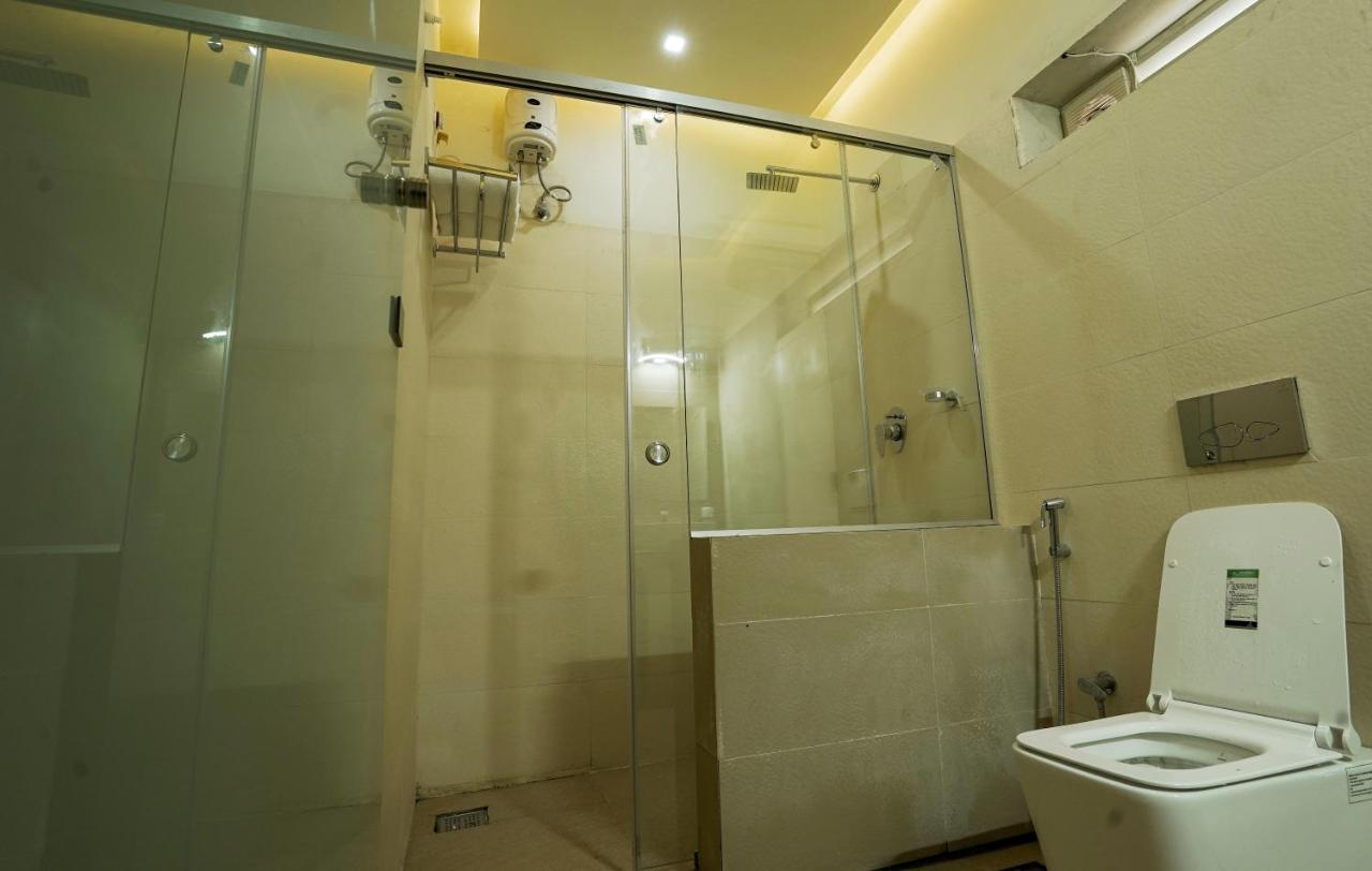 Iron Bridge Cove Villa Meppadi Exterior photo