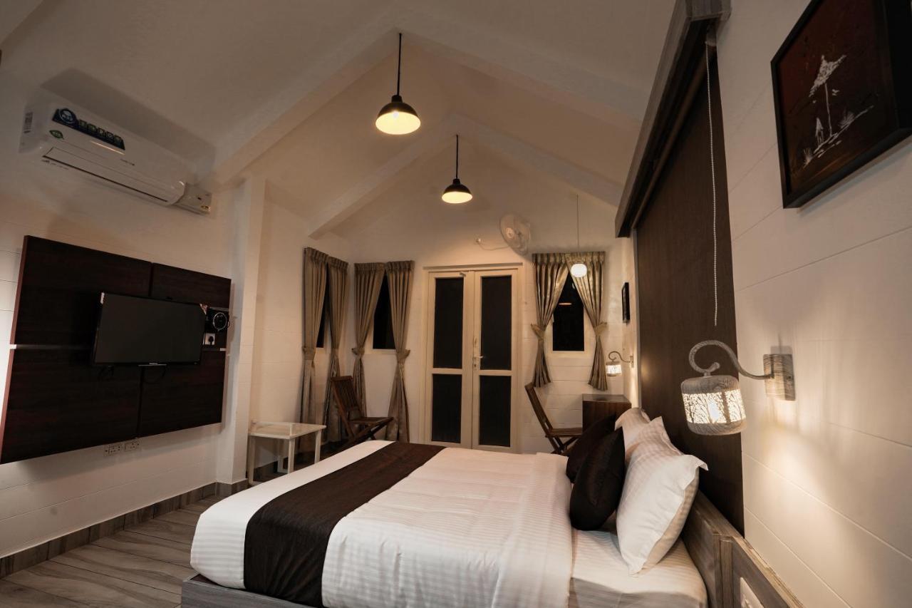 Iron Bridge Cove Villa Meppadi Exterior photo