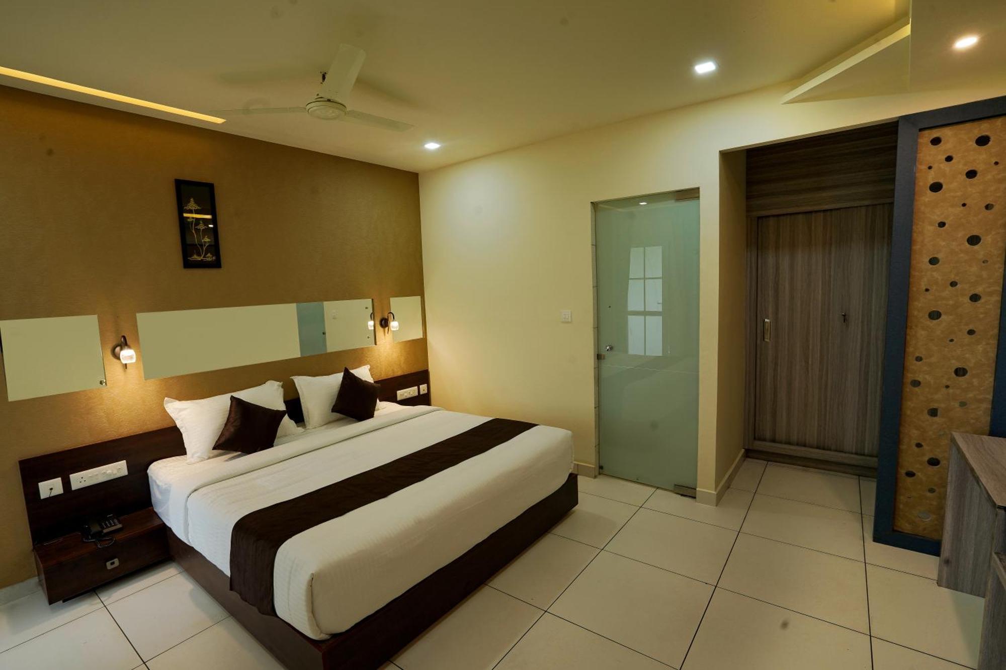 Iron Bridge Cove Villa Meppadi Exterior photo
